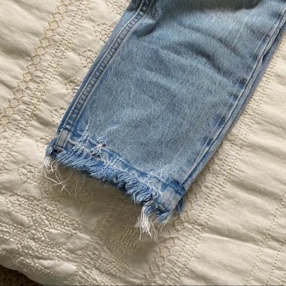 Medium-Light wash Abercrombie and Fitch jeans size 25 - Picture 3 of 6